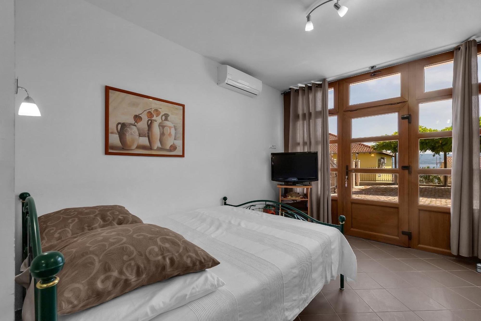 Apartments And Rooms With Parking Space Duce, Omis - 10303 Номер фото