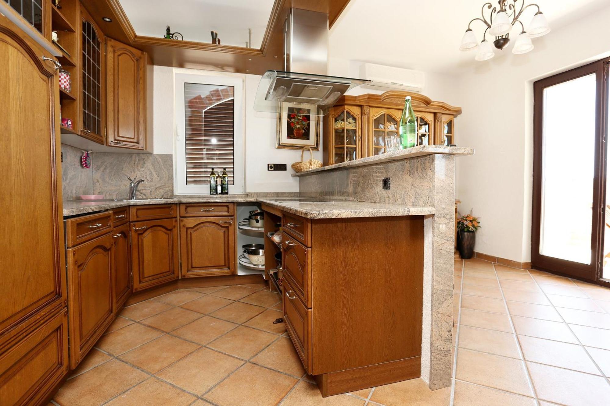Apartments And Rooms With Parking Space Duce, Omis - 10303 Номер фото